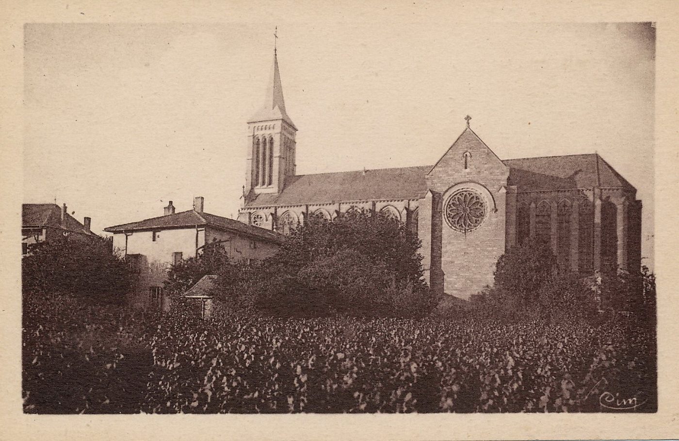 La Chapelle-de-Guinchay. L'église.