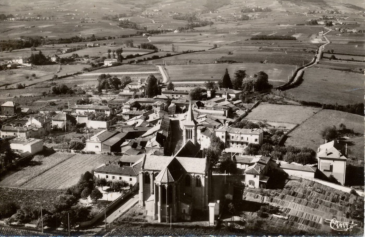 La Chapelle-de-Guinchay. Vue aérienne sur le bourg et les Journets.