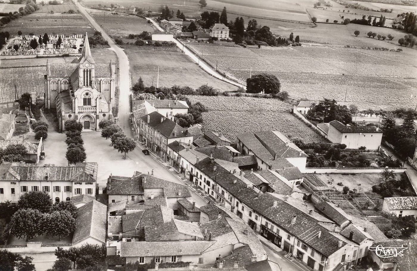 La Chapelle-de-Guinchay. Vue générale aérienne.