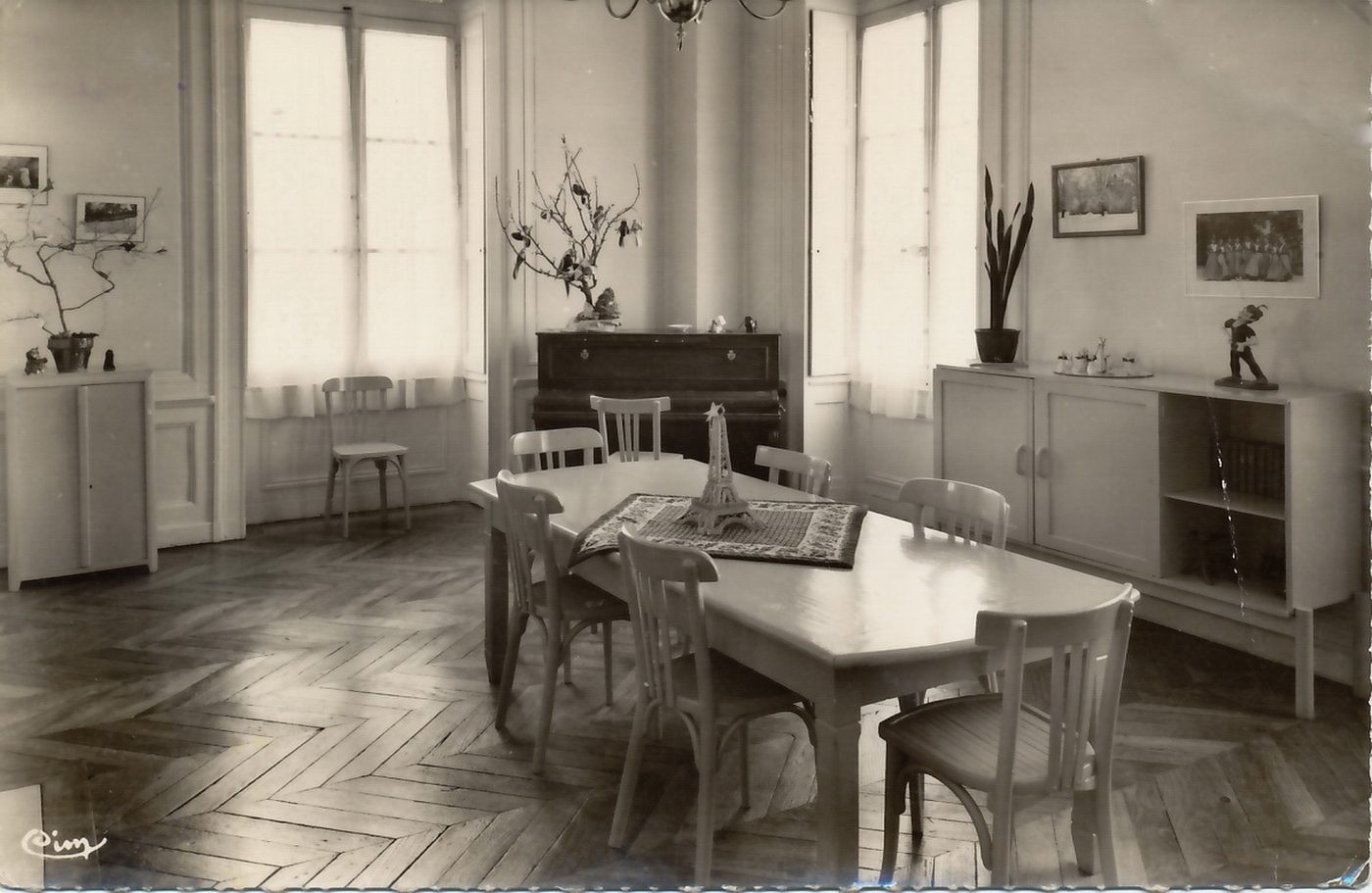 Montagny-sur-Grosne. Le salon.
