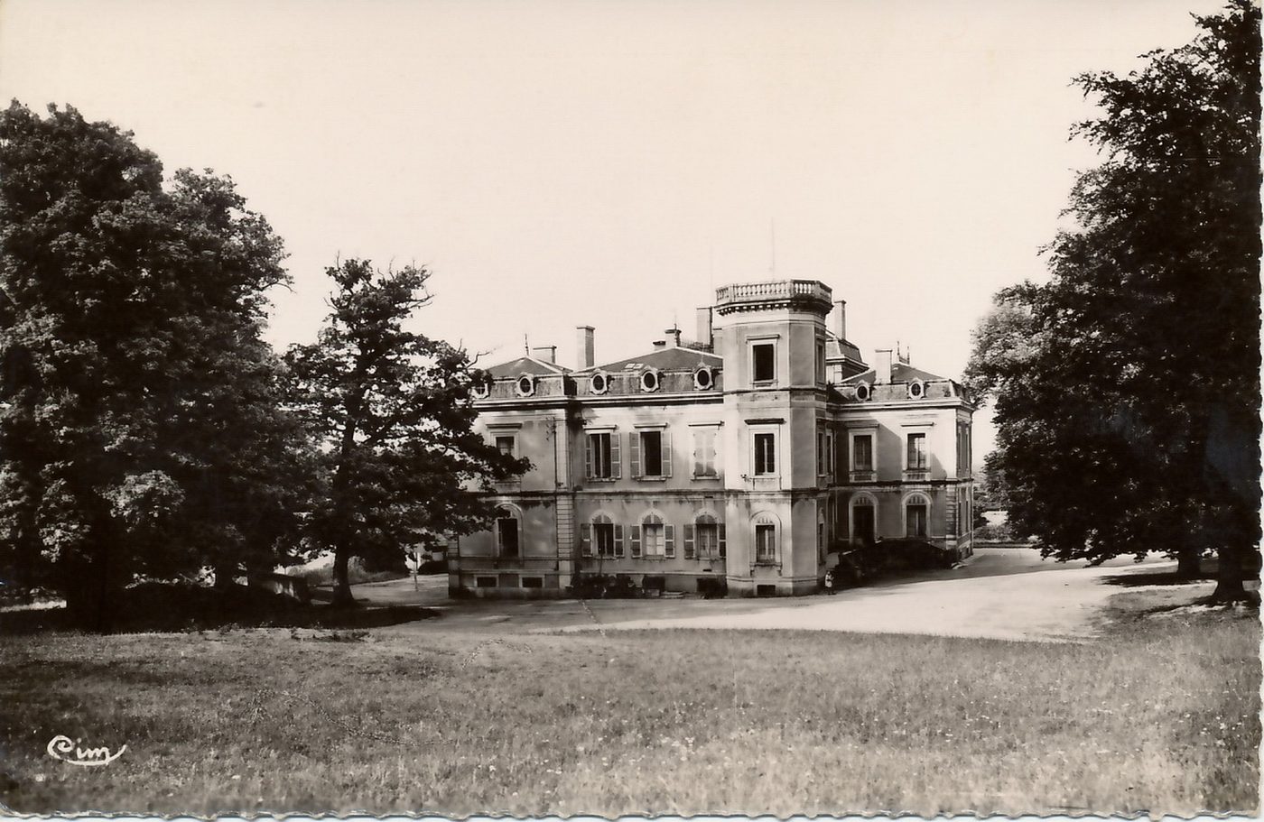 Montagny-sur-Grosne. Château d'Ouilly.