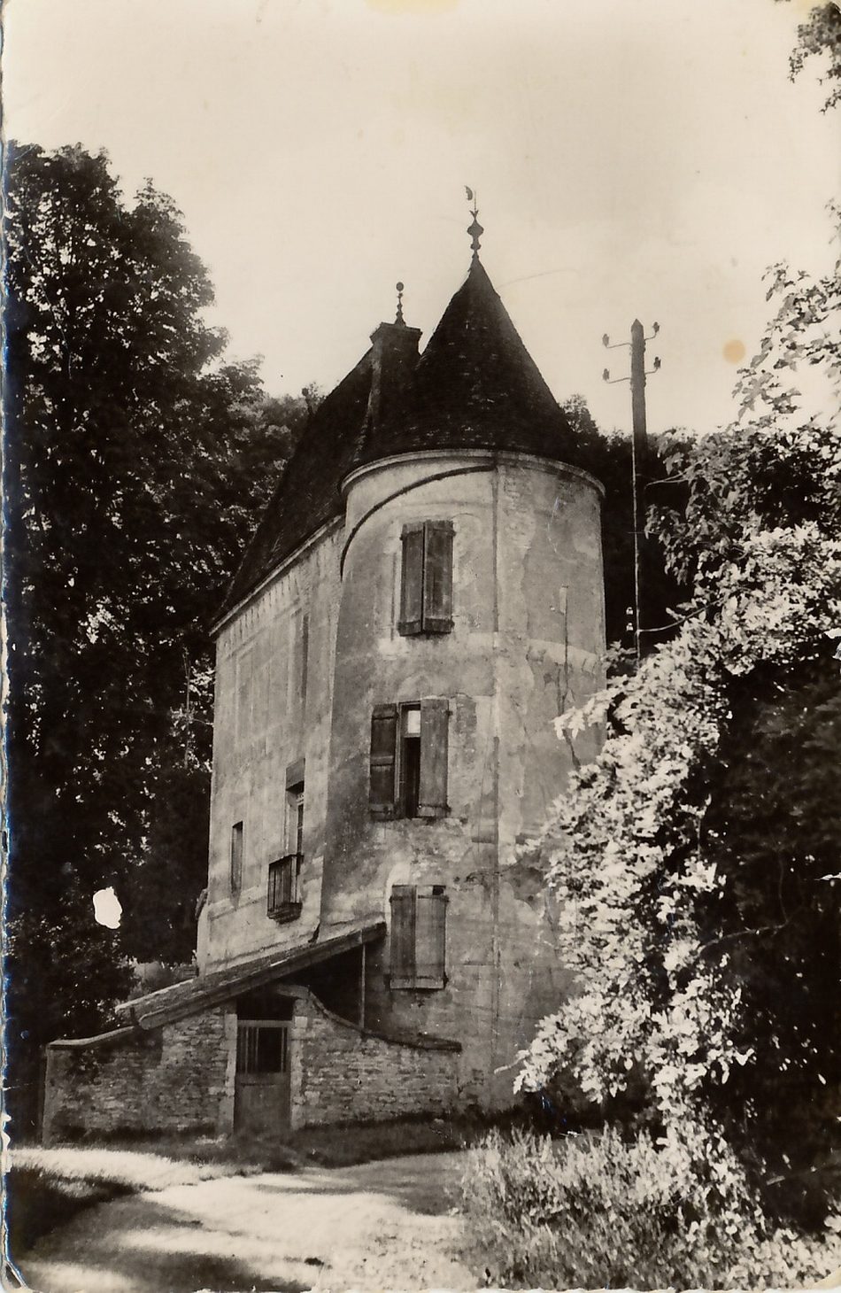 Lugny. Le château.