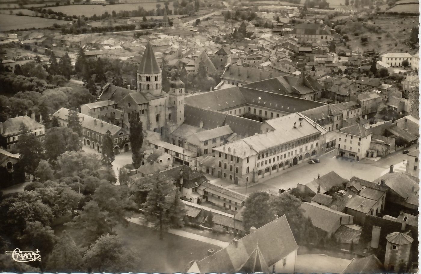Cluny. Vue aérienne de l'ensemble de l'abbaye.