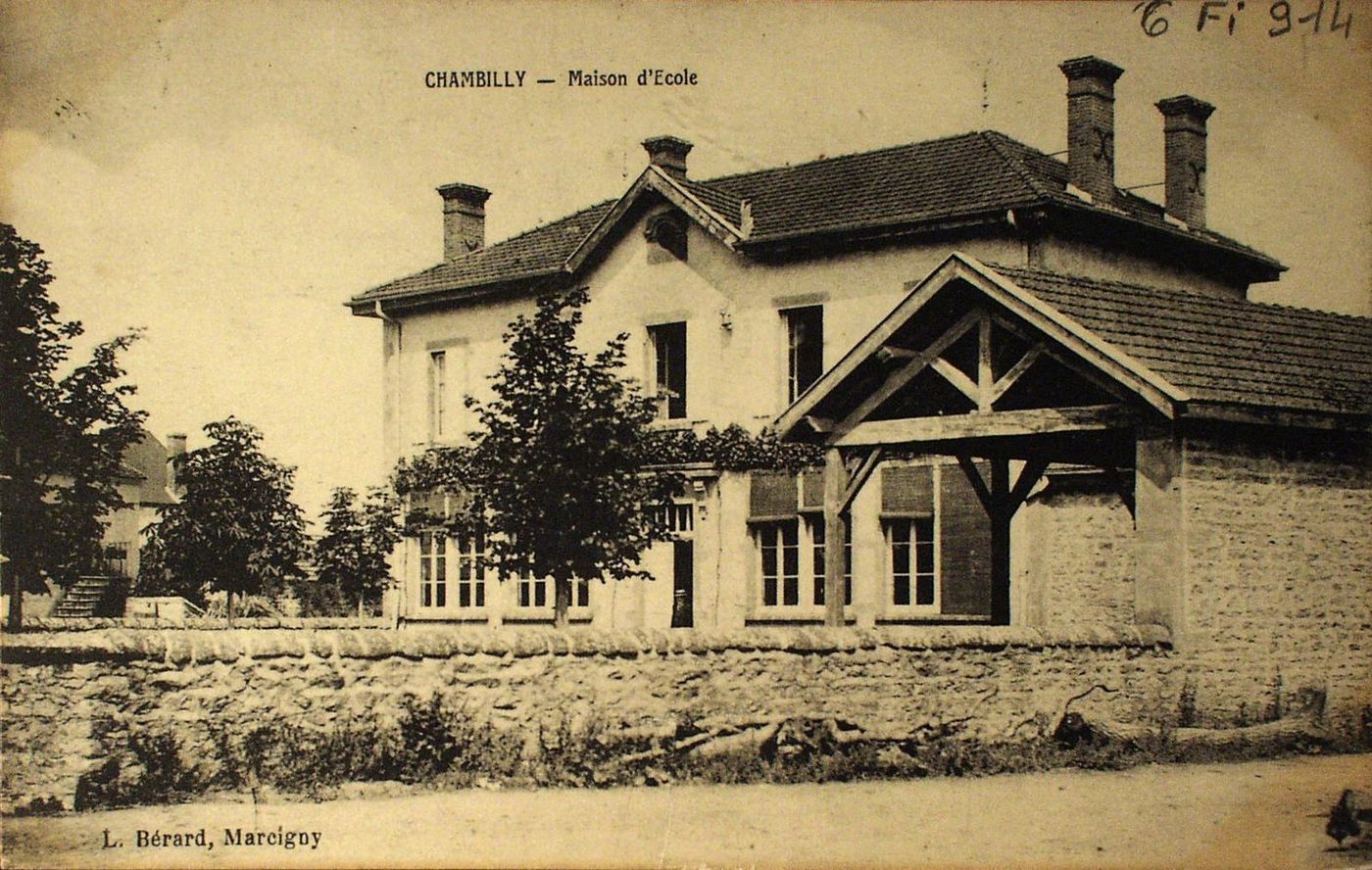 Chambilly. Maison d'école.