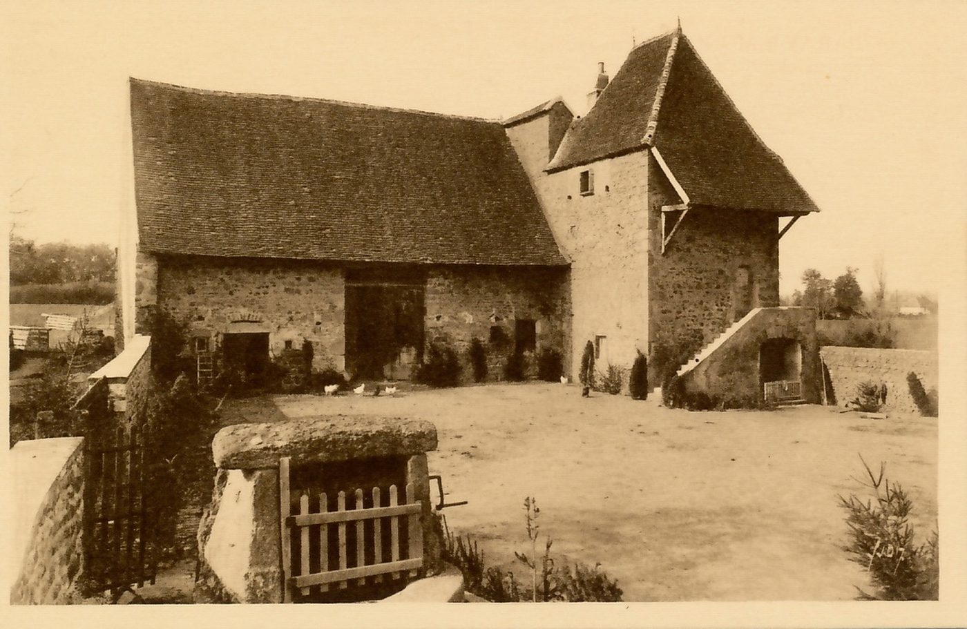 Haute-Cour. Maison où naquit sainte Marguerite-Marie Alacoque le 22 juillet 1647.
