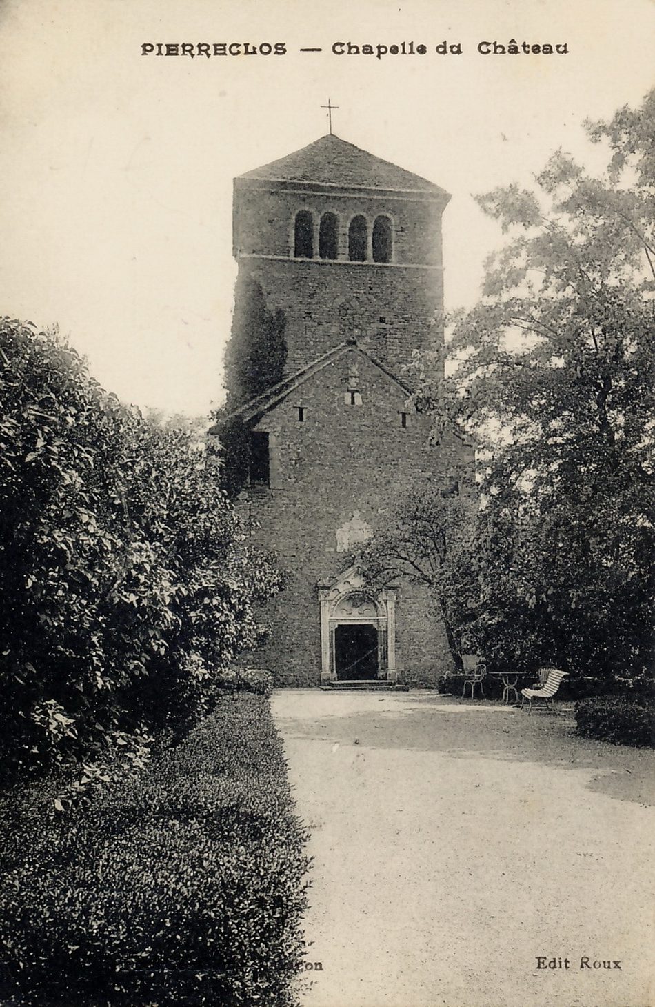 Pierreclos.- Chapelle du château.