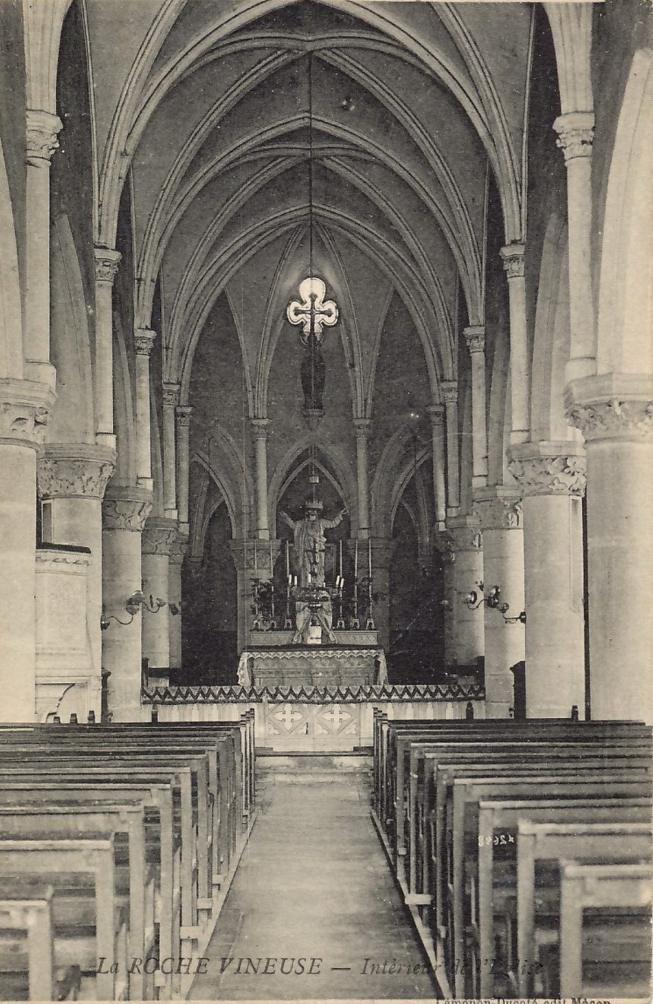 La Roche-Vineuse.- Intérieur de l'église.