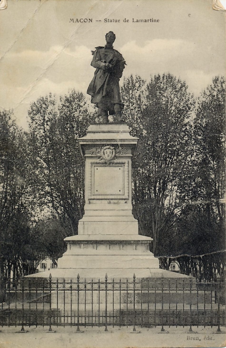 Mâcon. Statue de Lamartine.
