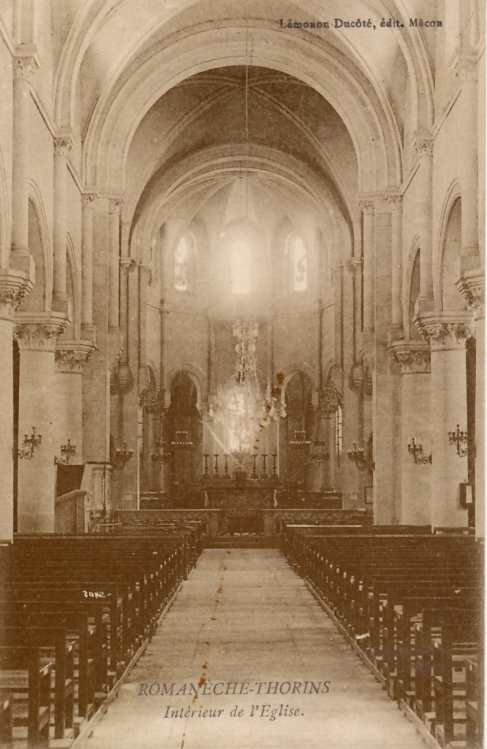 Romanèche-Thorins, intérieur de l'église.