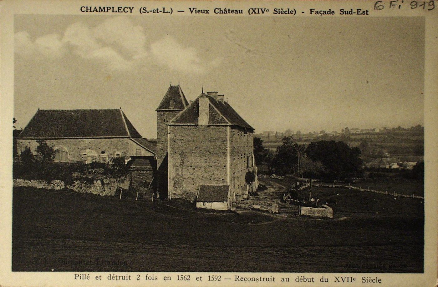 Champlecy. Vieux château (XIVe s.). Façade Sud-Est.