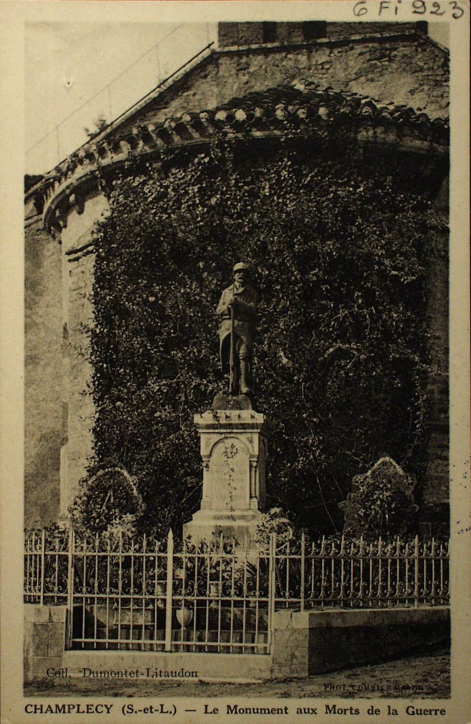 Champlecy. Le monument aux morts de la guerre.