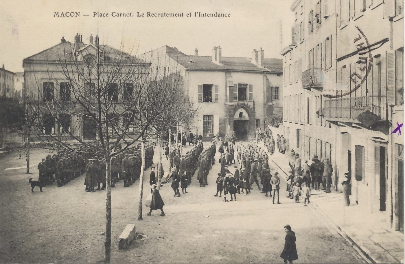 Mâcon.- Place Carnot. Le recrutement et l'intendance.