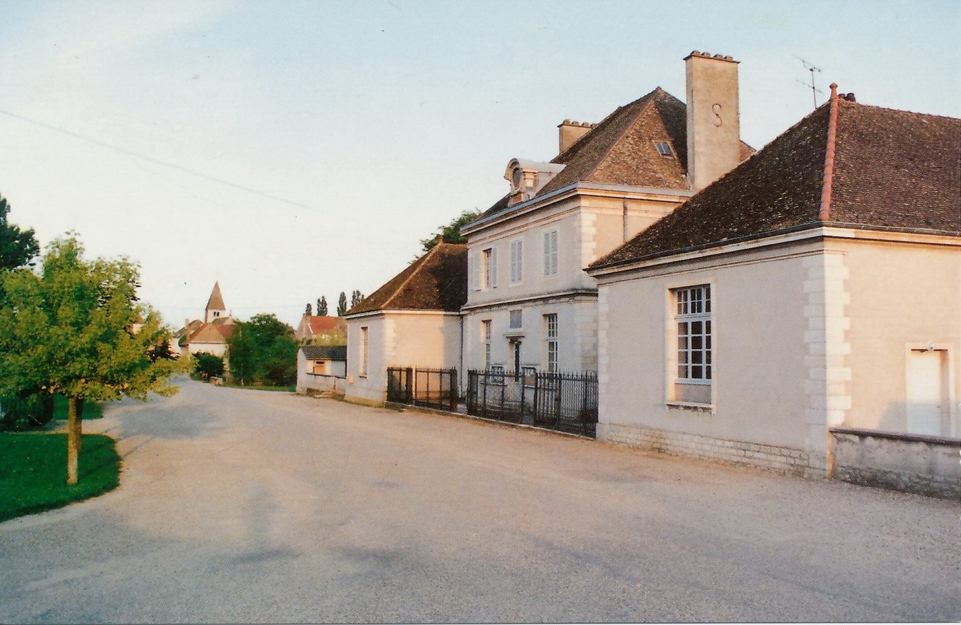 Verjux. Mairies, écoles. Don de Mme Boucicaut.