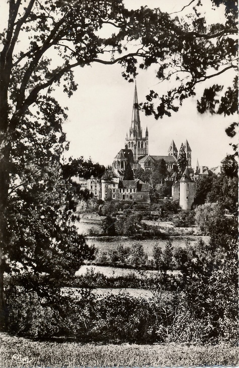 Autun. Vue sur la Cathédrale.