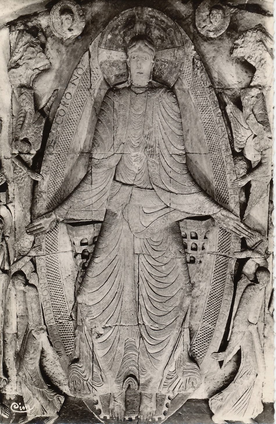 Cathédrale d'Autun, le Christ en gloire, tympan (XIIe s.)