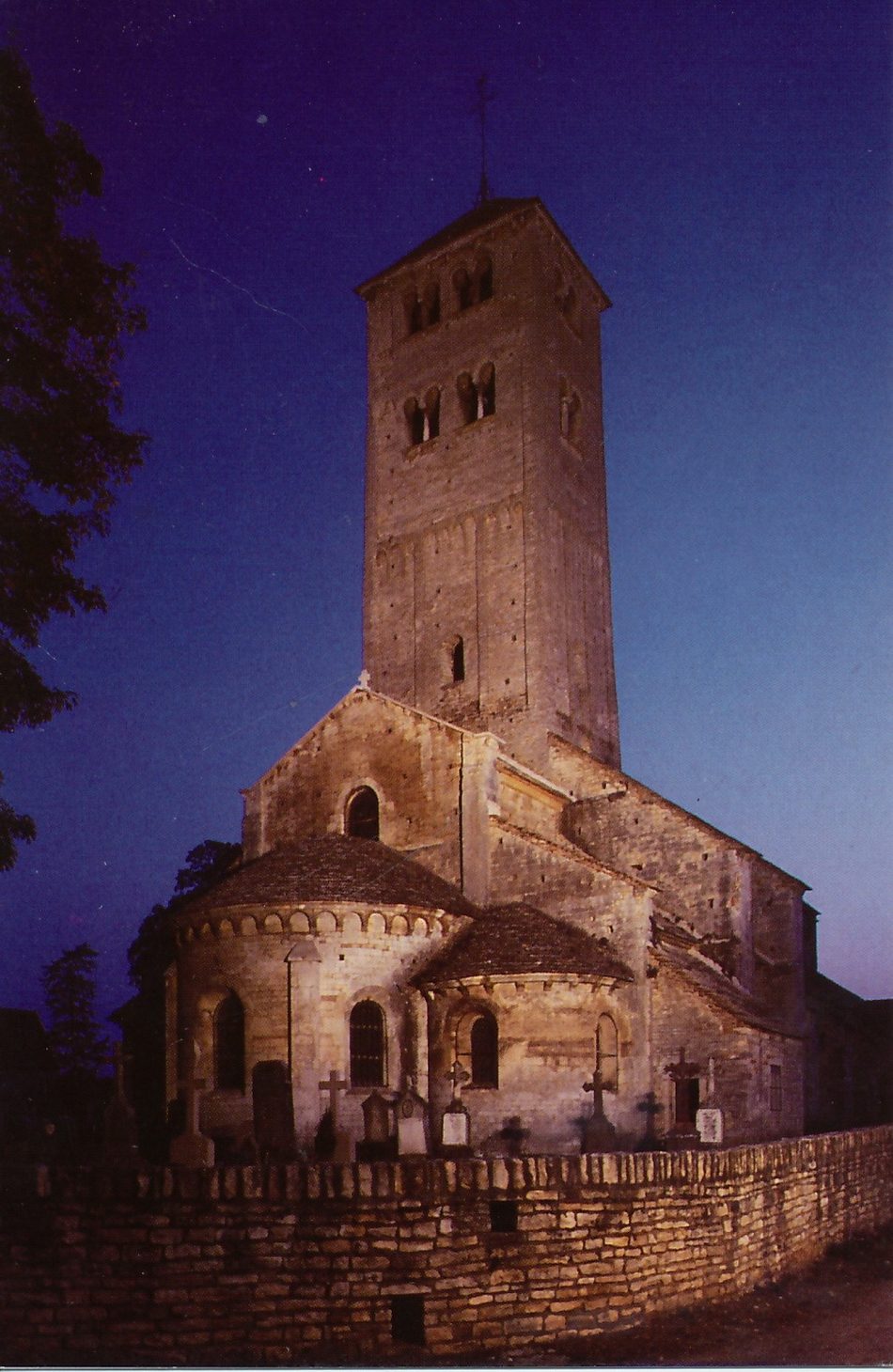 Chapaize.- Eglise de Chapaize, le chevet, XIe s.