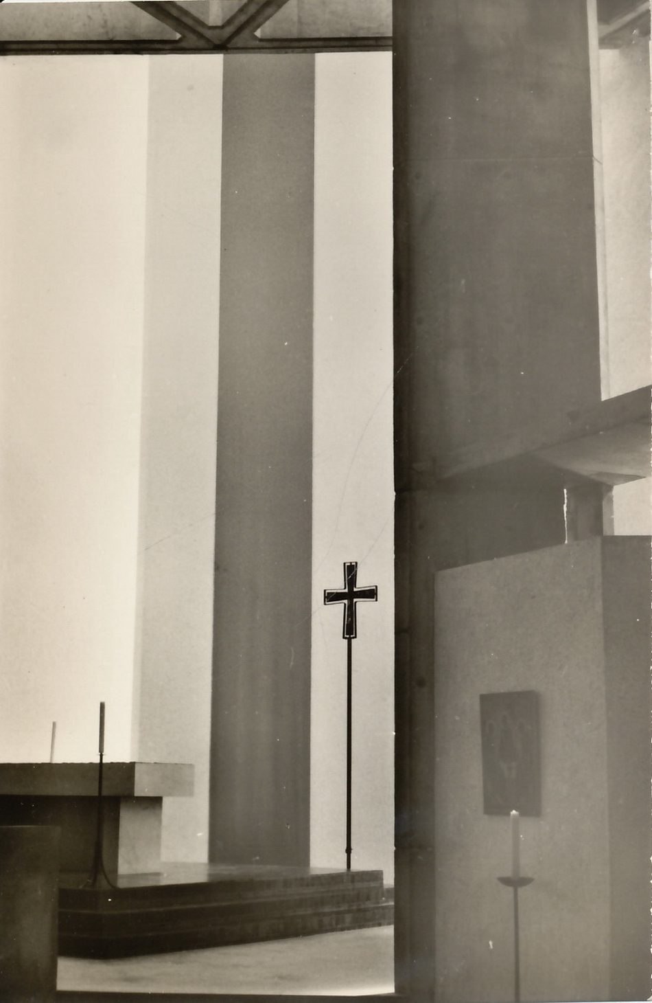 Taizé.- Eglise de la réconciliation, intérieur.