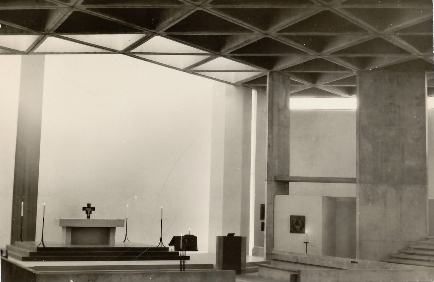 Taizé.- Eglise de la réconciliation. Intérieur.