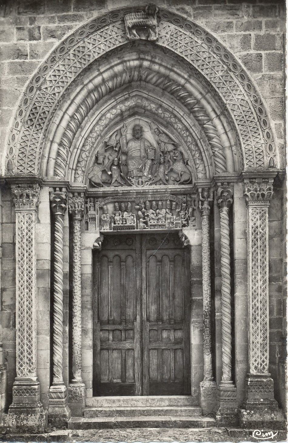 Semur-en-Brionnais. Portail de l'église (XIIe s.).