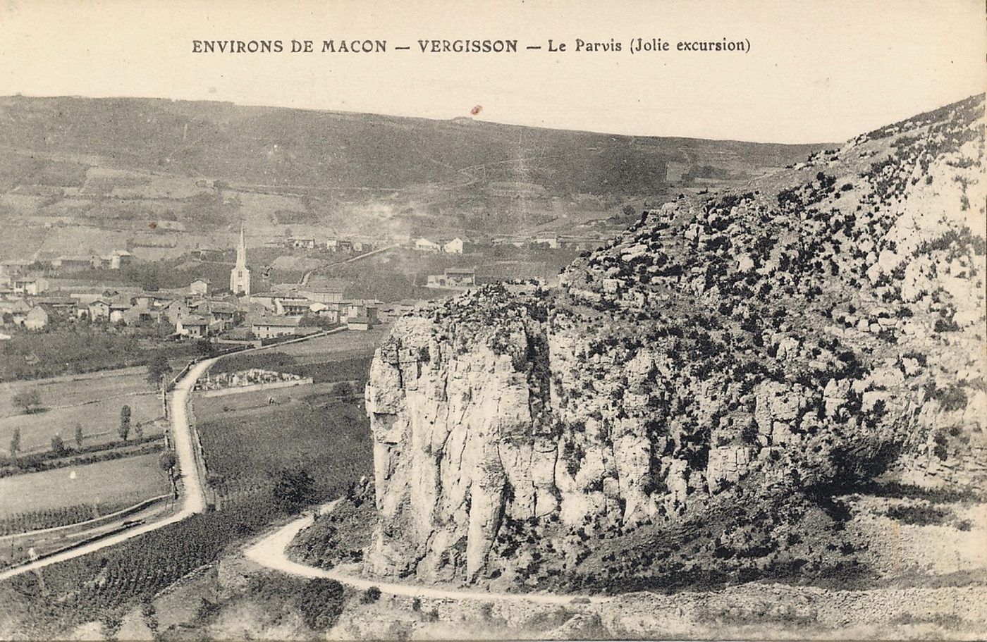 Vergisson. Le parvis (jolie excursion).