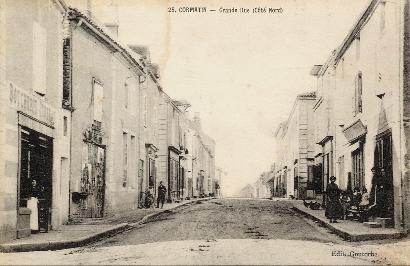 Cormatin. Grande rue, côté nord.