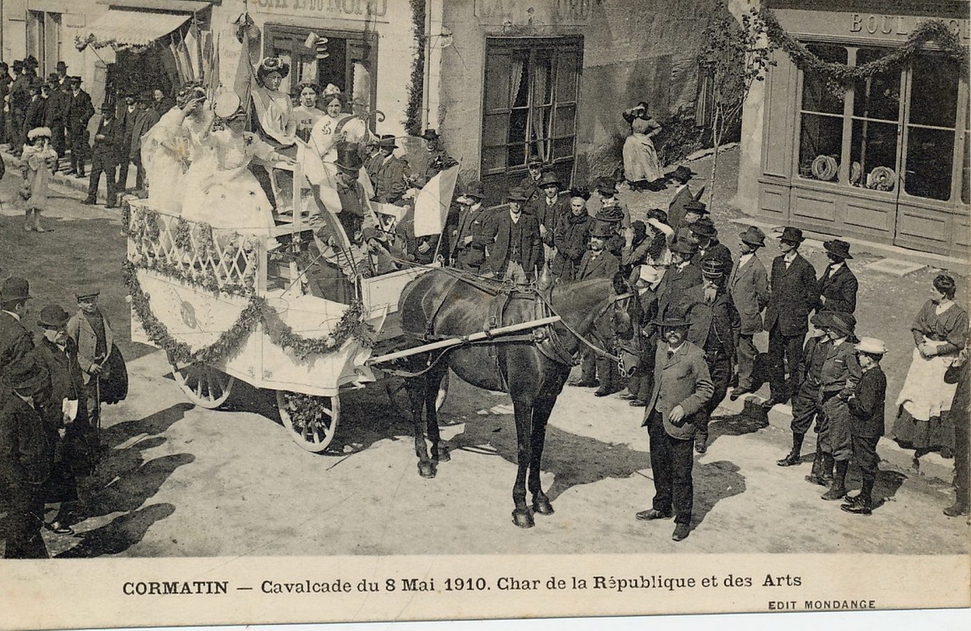 Cormatin. Cavalcade du 8 mai 1910. Char de la République et des arts.