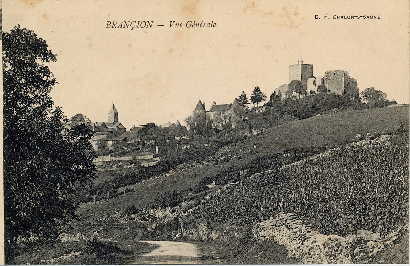 Brancion. Vue générale.