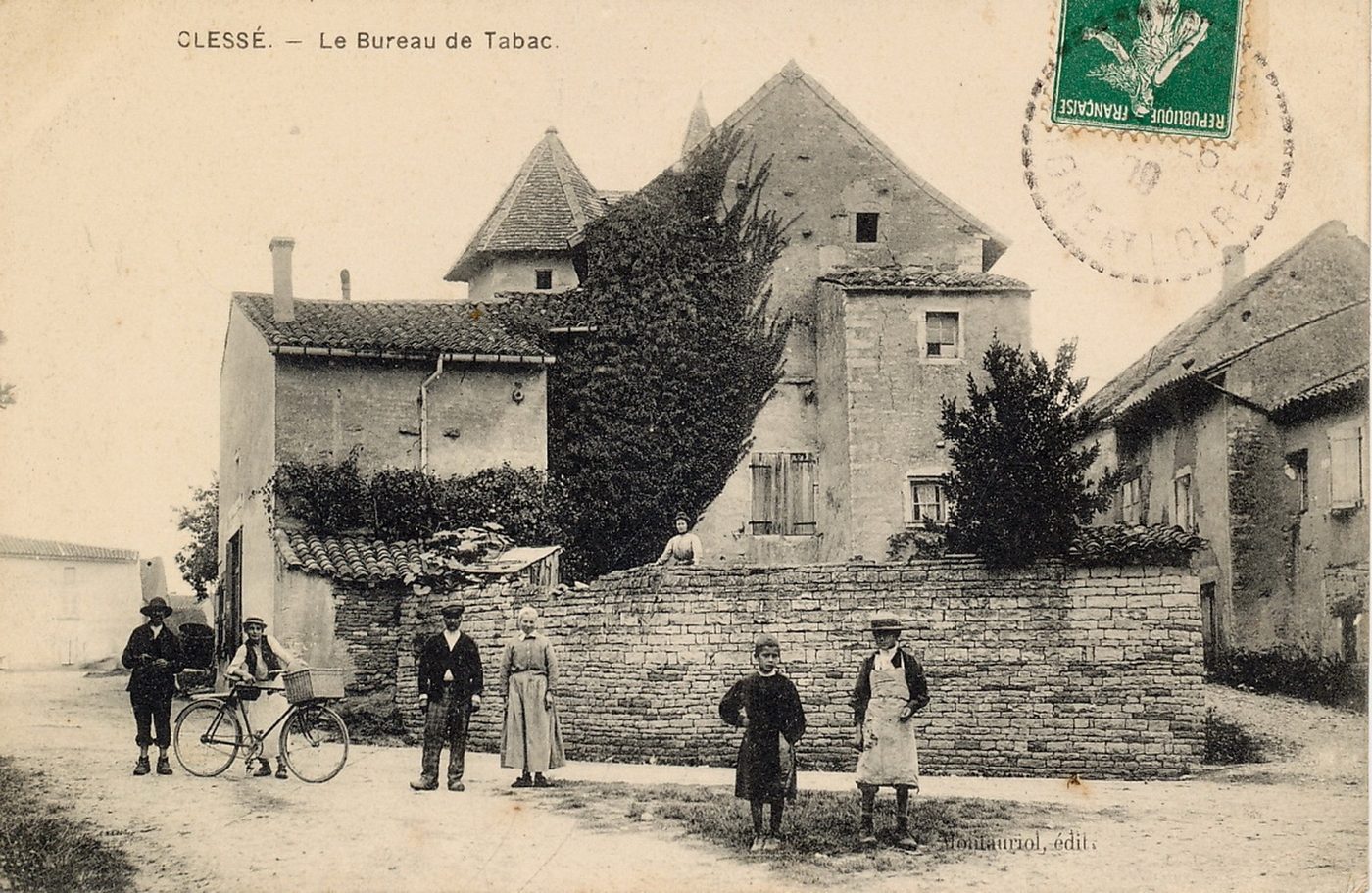Clessé. Le bureau de tabac.