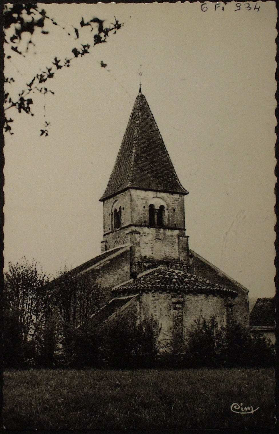 Environs de Charolles. Changy. Chapelle romane du XIIe s. Ancienne église paroissiale. L'abside.