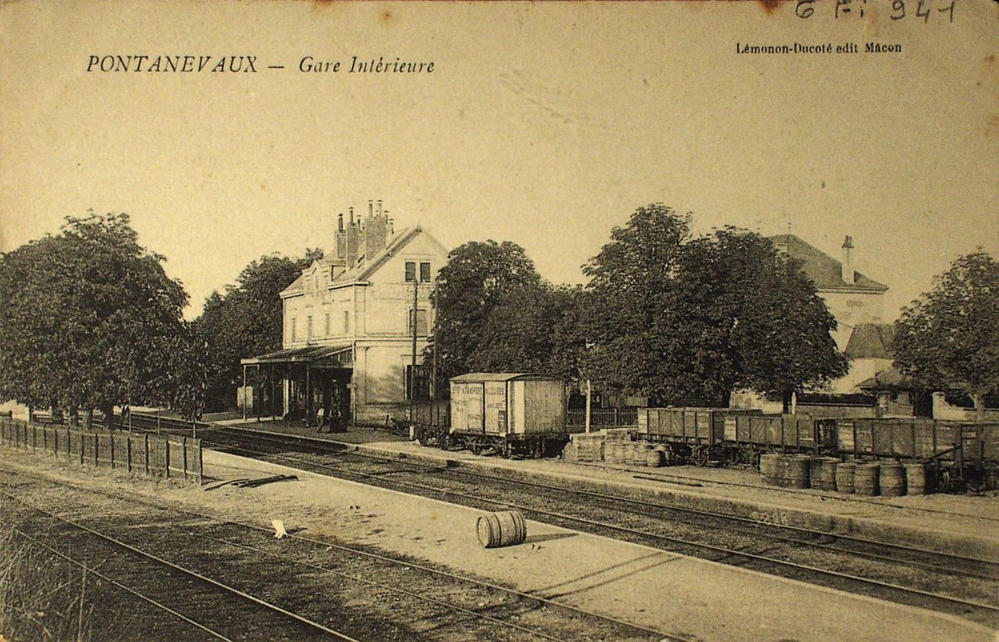Pontanevaux. Gare intérieure.