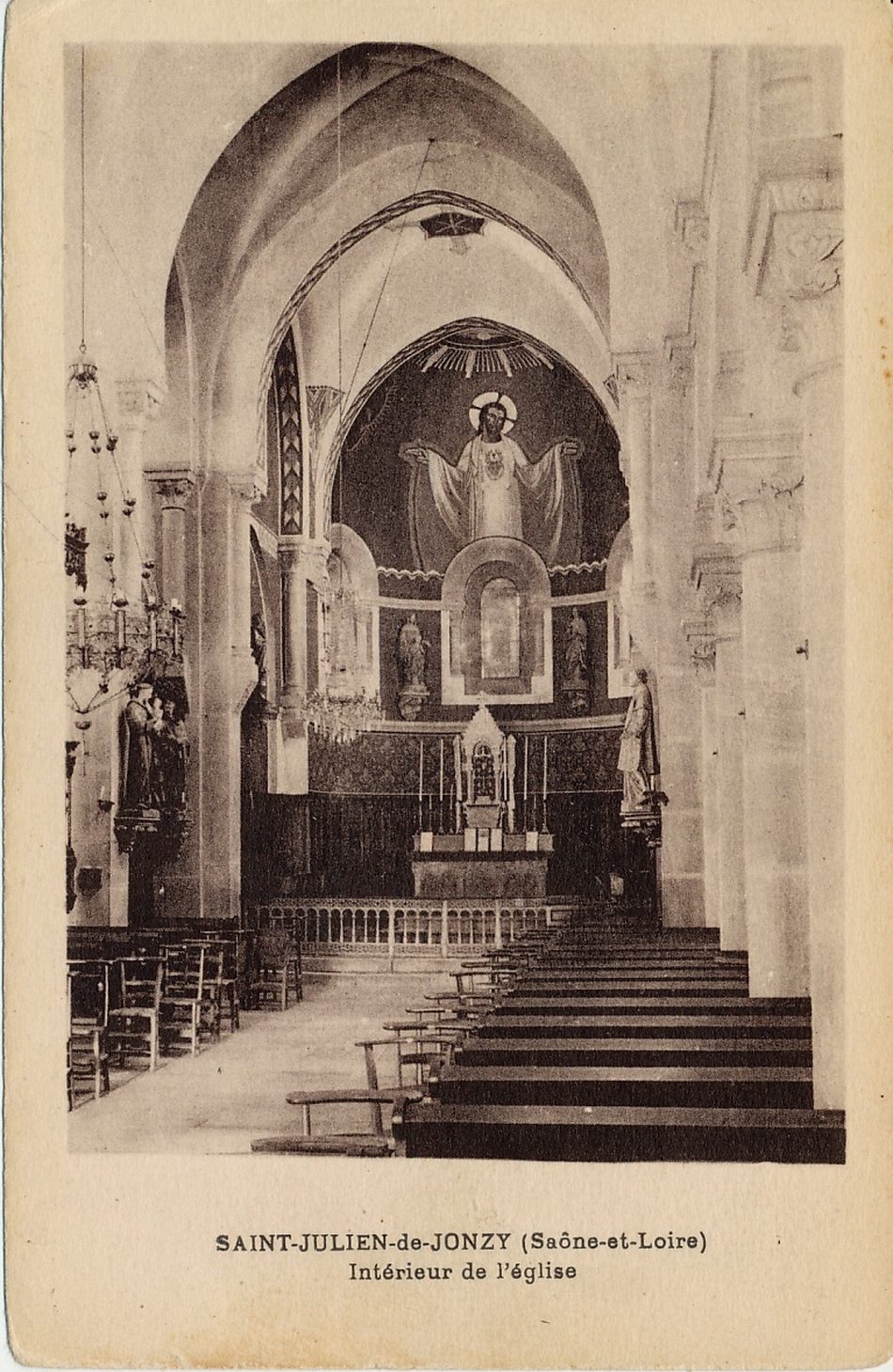 Saint-Julien-de-Jonzy. Intérieur de l'église.