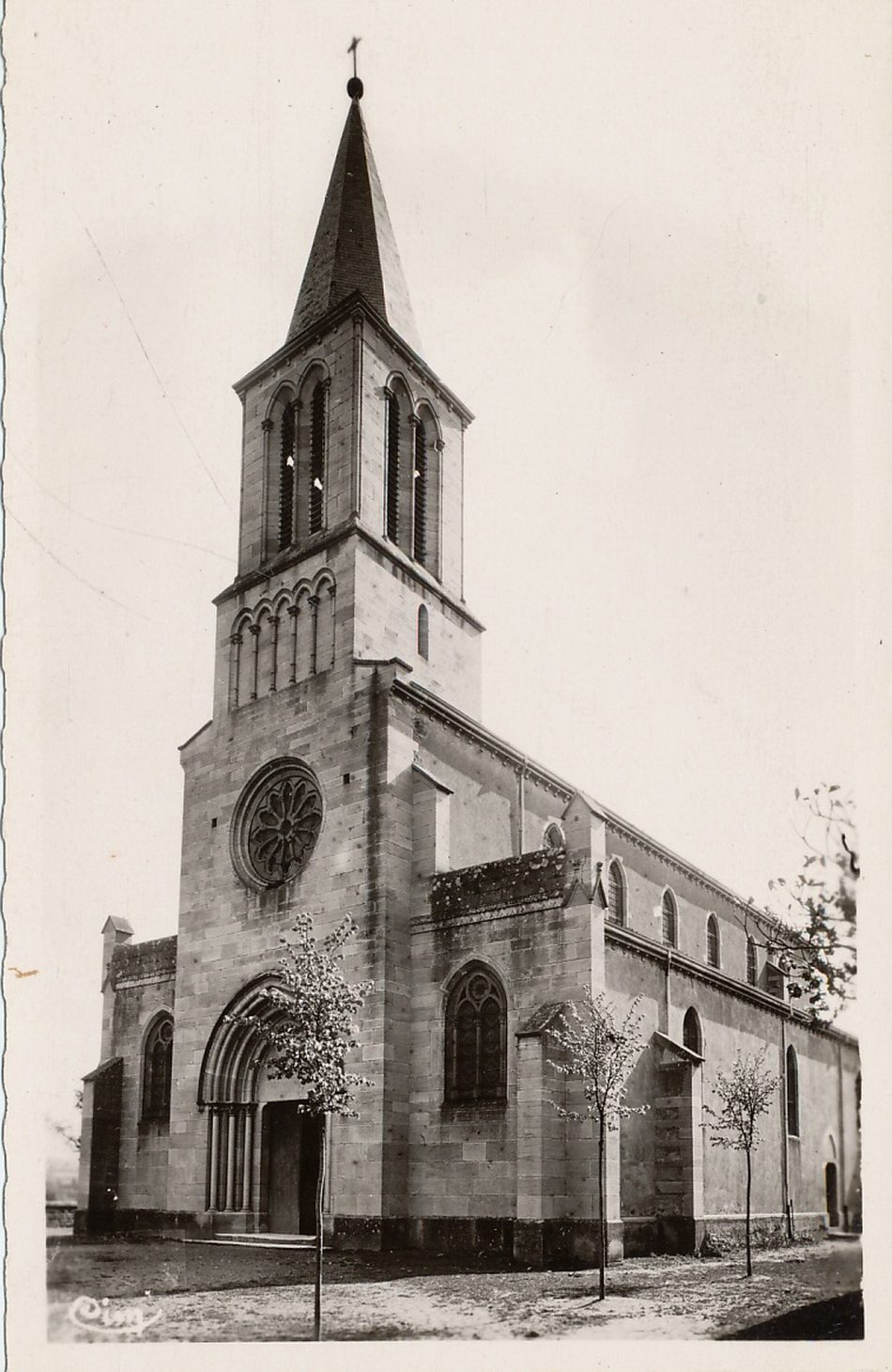 Saint-Maurice-lès-Châteauneuf. L'église.