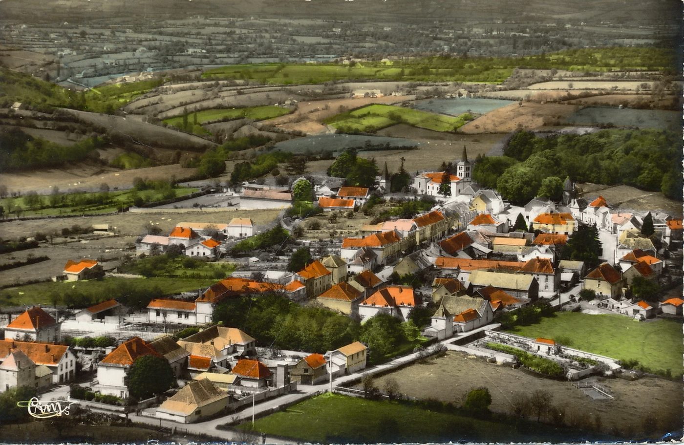 Saint-Christophe-en-Brionnais. Vue générale.