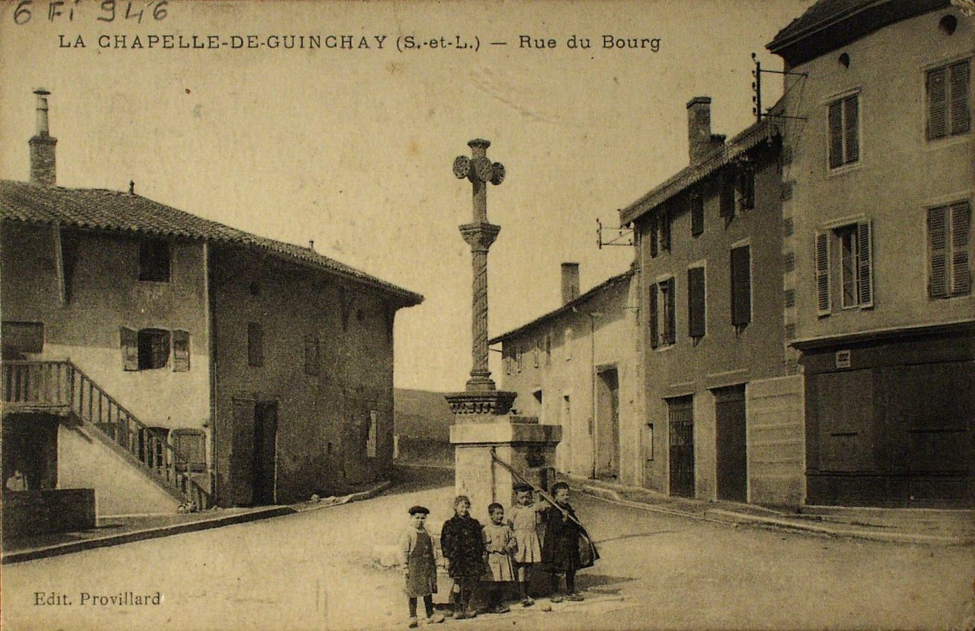 La Chapelle-de-Guinchay. Rue du Bourg.
