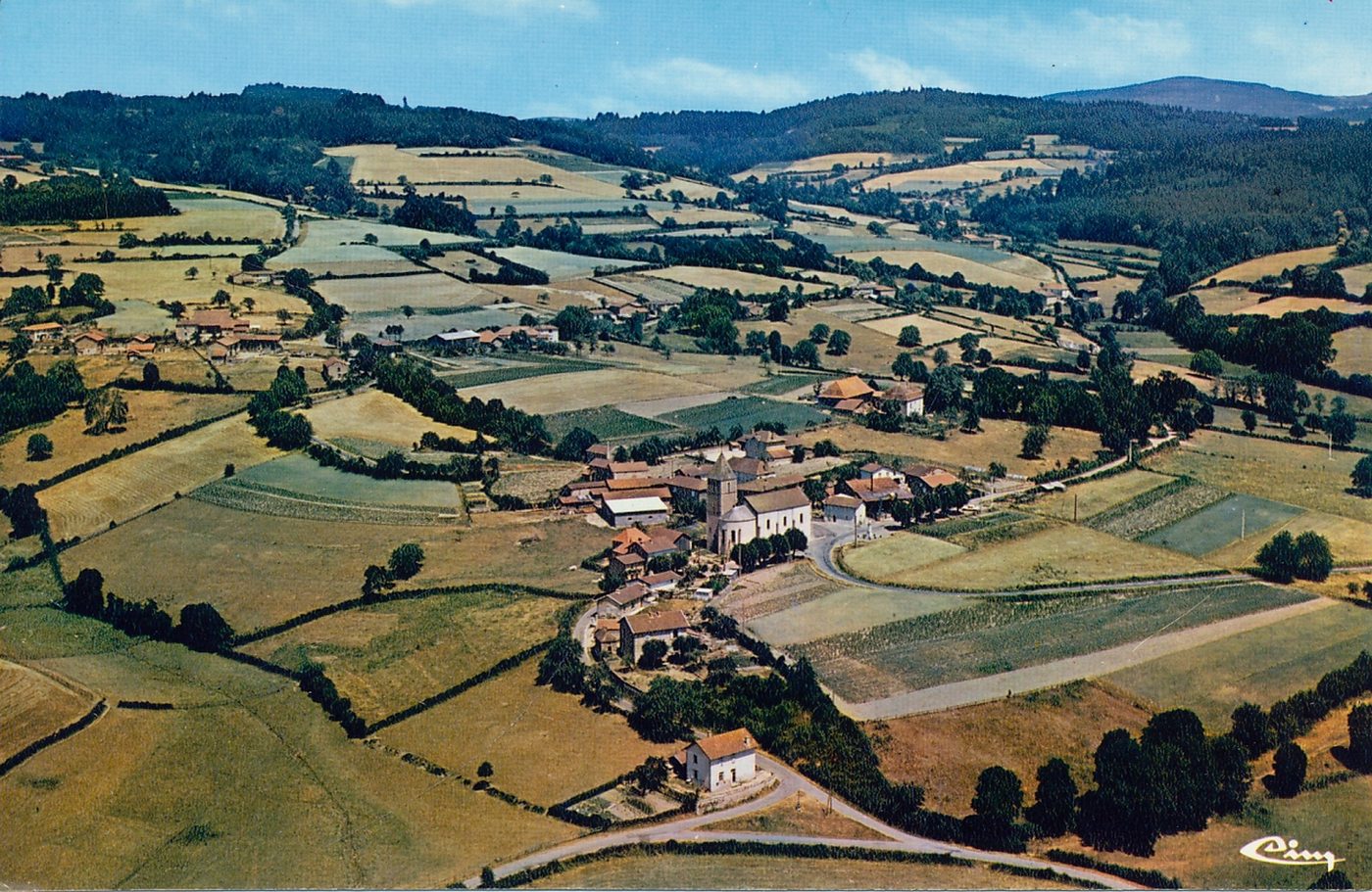 Anglure-sous-Dun. Vue générale aérienne.