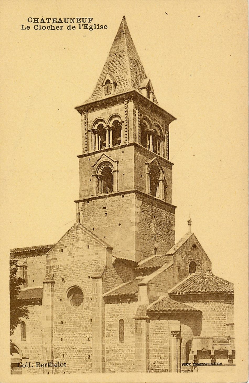 Châteauneuf. Le clocher de l'église.
