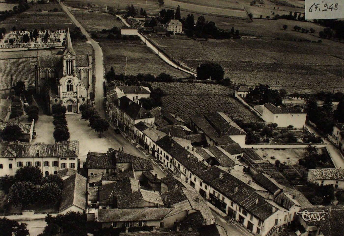 La Chapelle-de-Guinchay. Vue générale aérienne.
