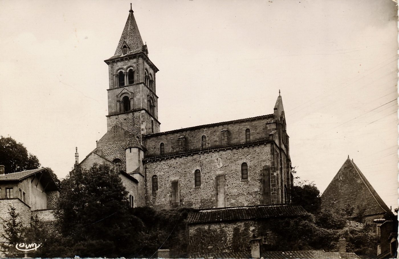 Châteauneuf. Eglise (XIIe s.).