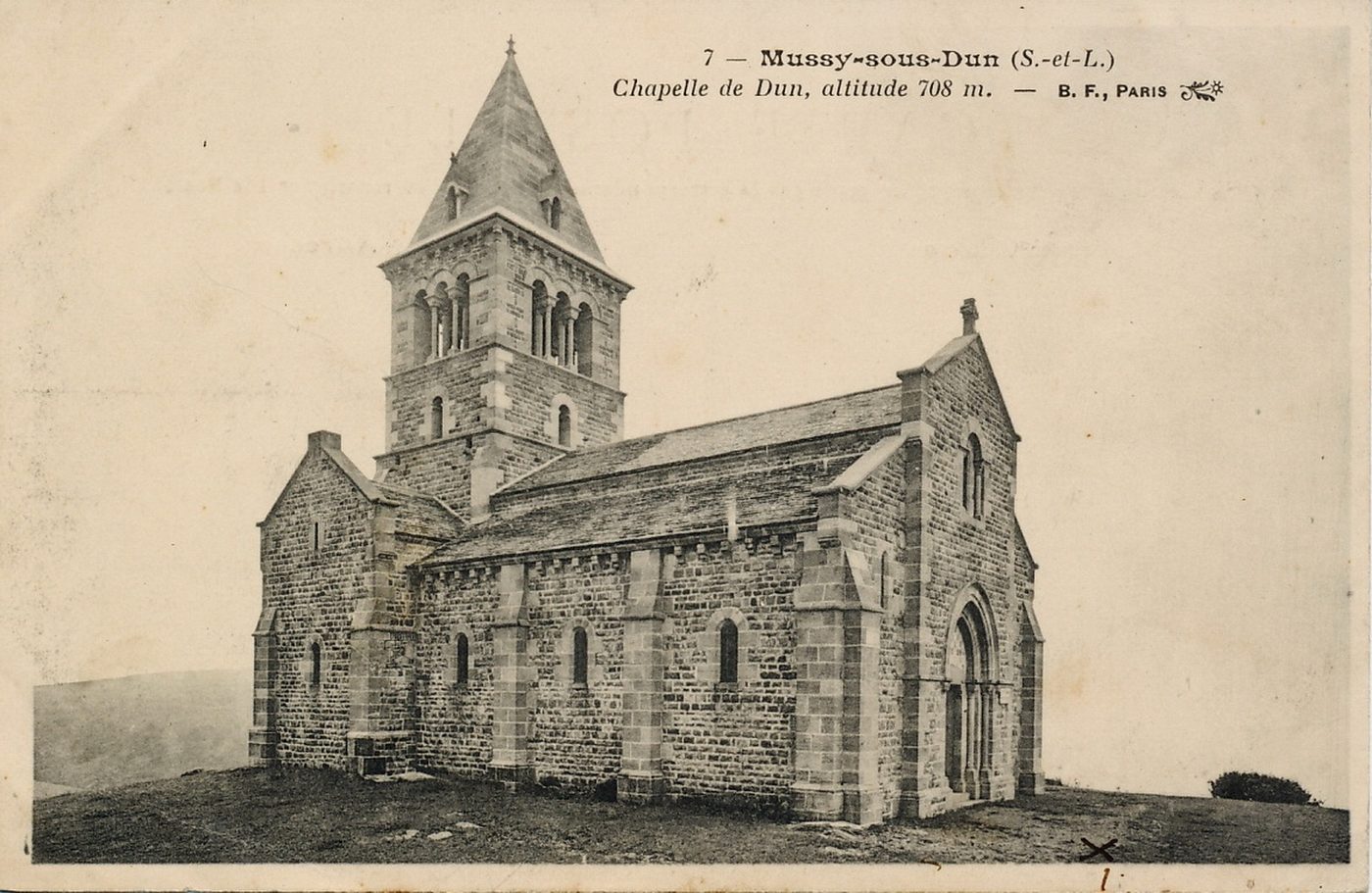 Mussy-sous-Dun. Chapelle de Dun, altitude 708 m.
