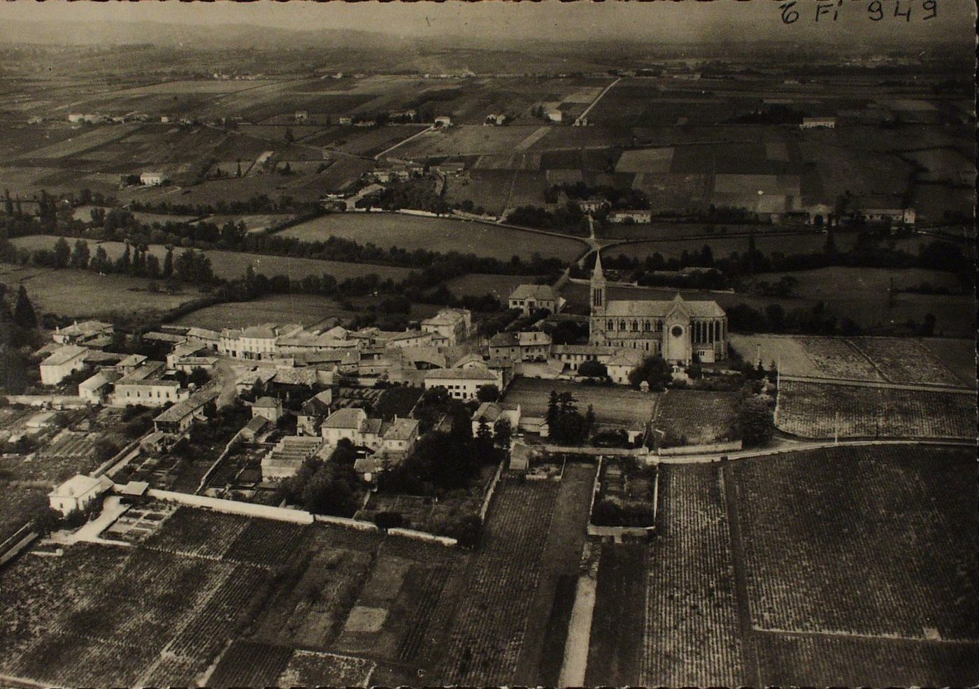 La Chapelle-de-Guinchay. Vue générale aérienne.