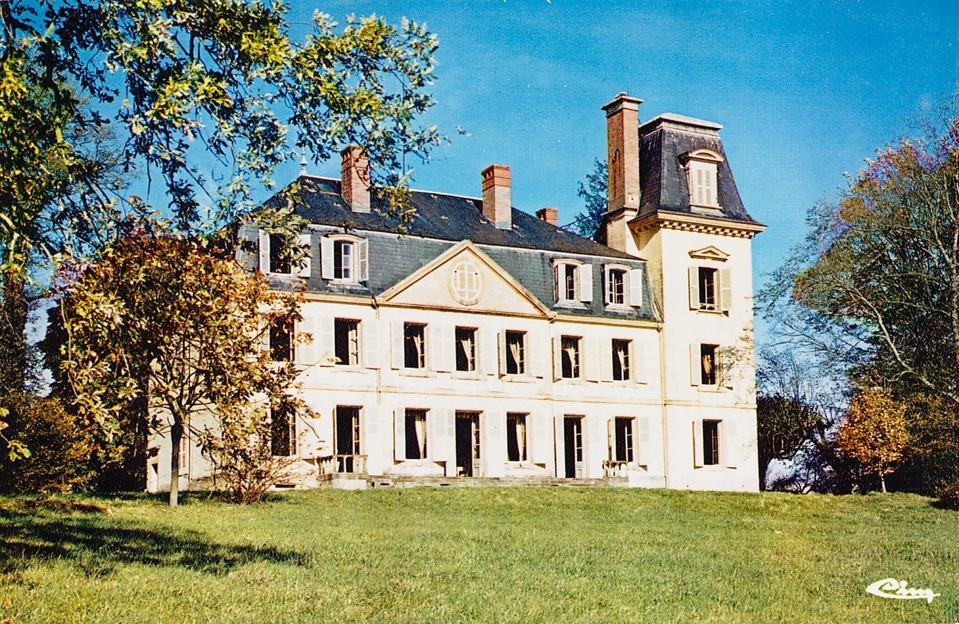 Ligny-en-Brionnais. Château de Montcelli.