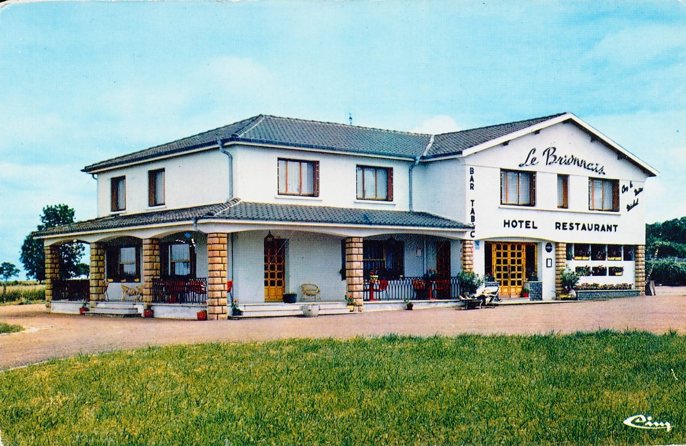 Hôtel-restaurant, Sainte-Foy-en-Brionnais. Salle pour noces et banquets.