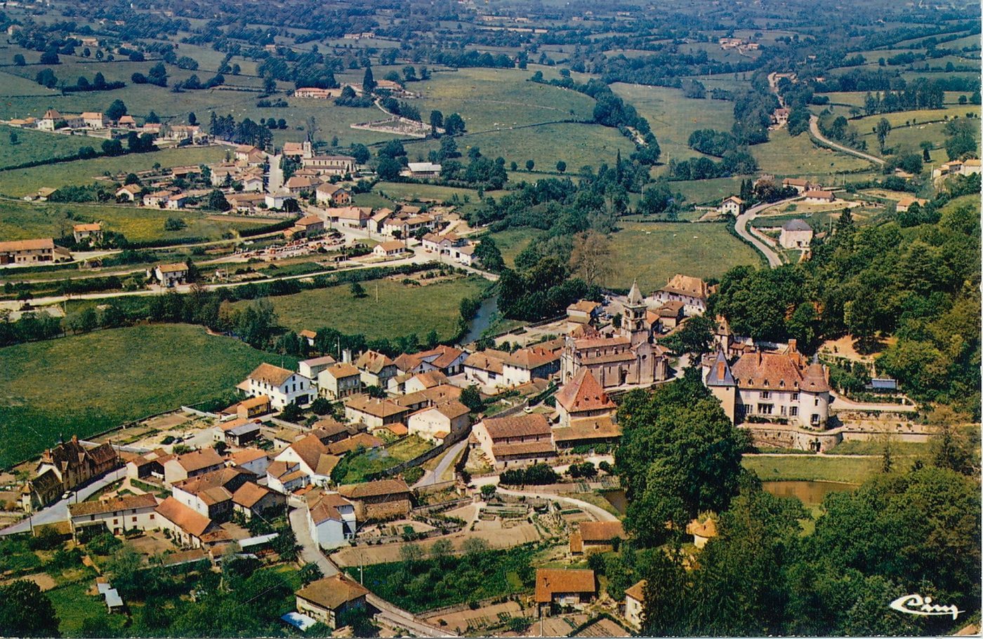 Saint-Maurice-lès-Châteauneuf. Vue générale aérienne.