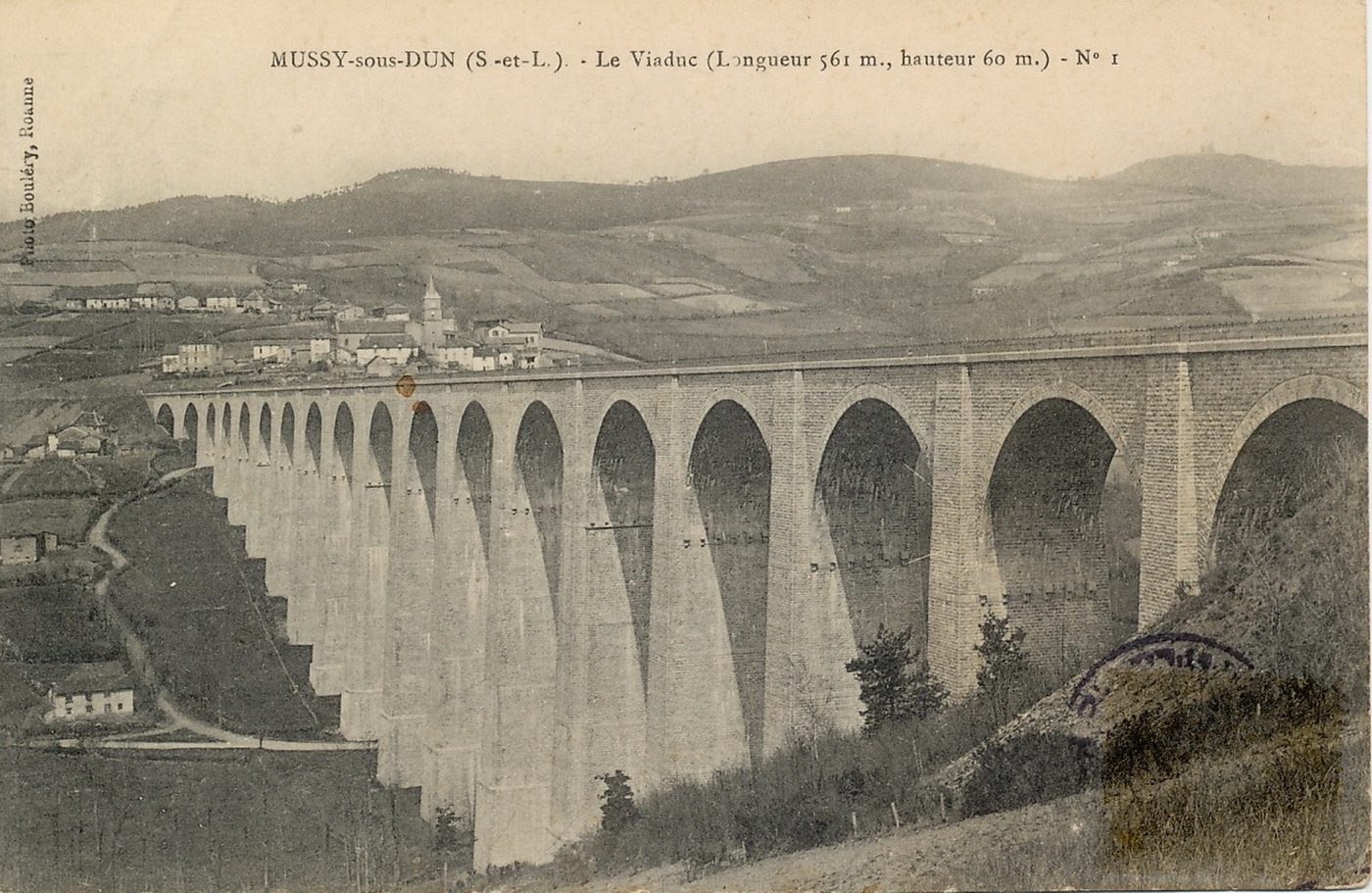Mussy-sous-Dun. Le viaduc (longueur 561 m, hauteur 60 m).