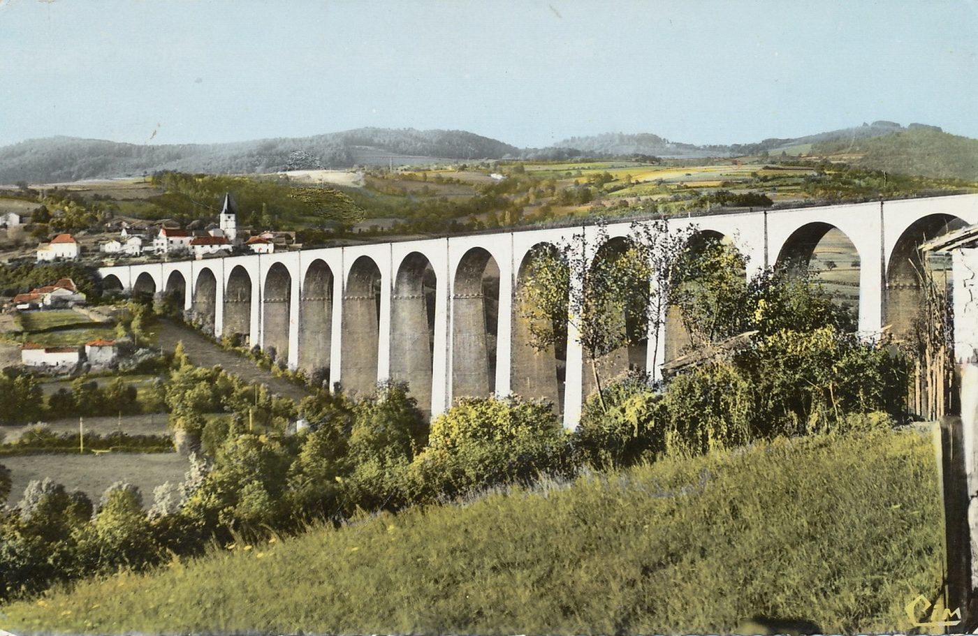 Mussy-sous-Dun. Le viaduc.
