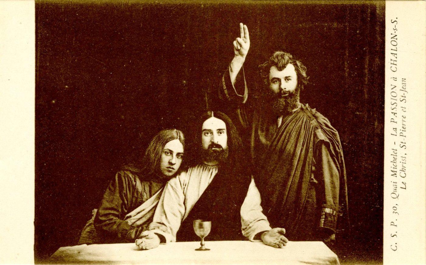 CSP, 30 quai Michelet, Chalon-sur-Saône. La Passion, le Christ, saint Pierre et saint Jean.