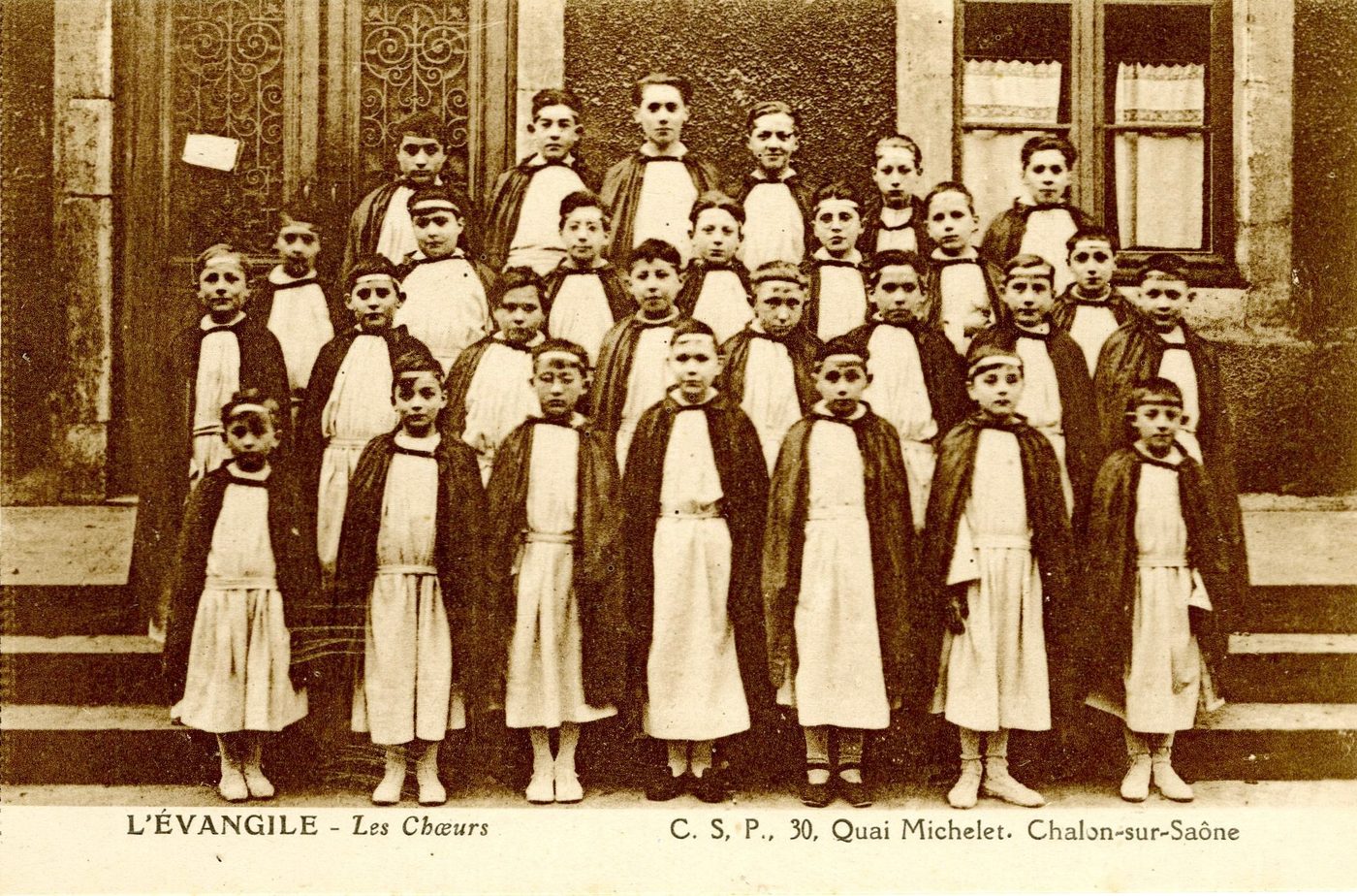 CSP, 30 quai Michelet, Chalon-sur-Saône. L'Evangile, Les choeurs.