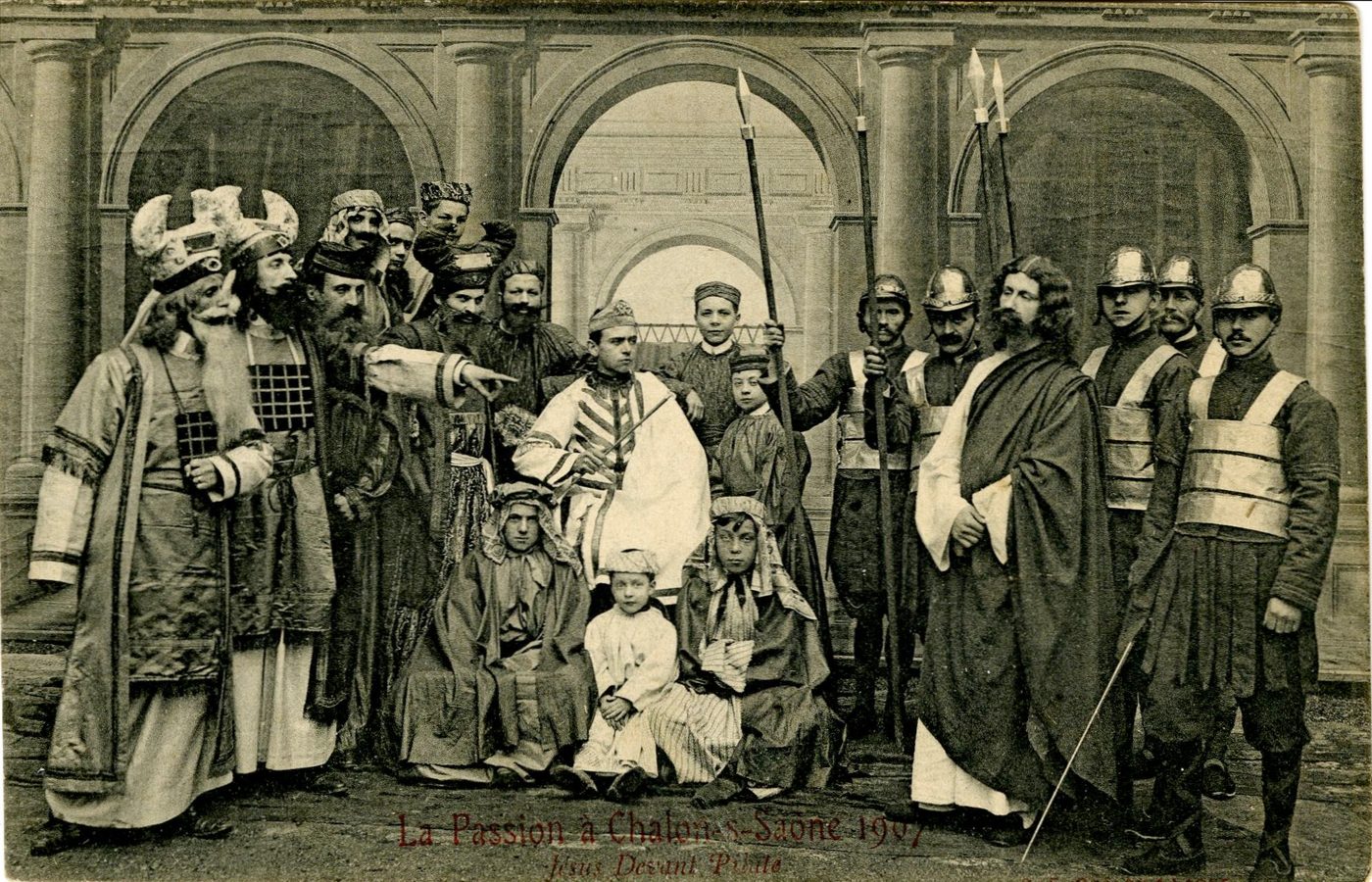 La passion à Chalon-sur-Saône 1907. Jésus Christ devant Pilate.