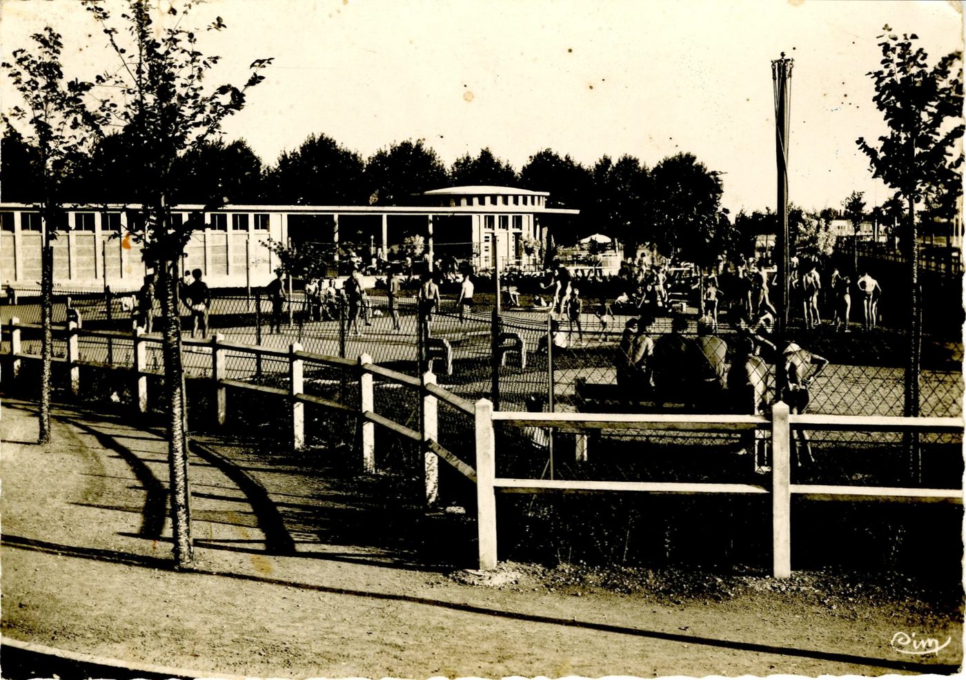 Mâcon. Centre nautique. Le terrain de jeux.