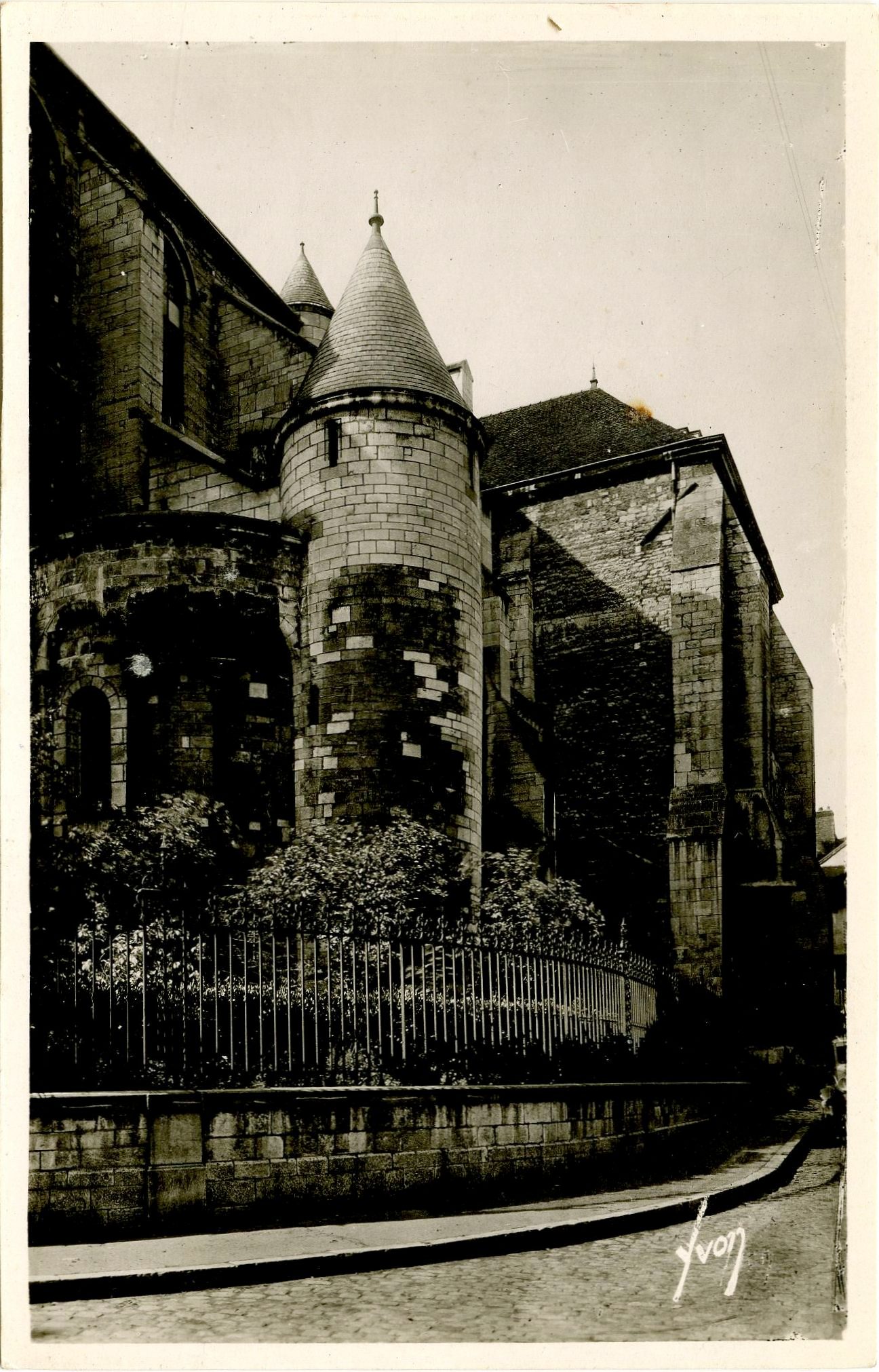 Chalon-sur-Saône.- Abside de l'église Saint-Vincent. Ancienne cathédrale.